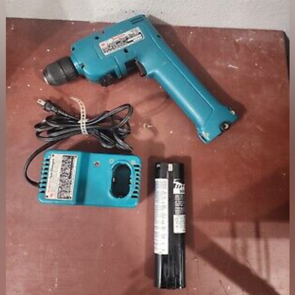 Makita 6012HD Cordless 9.6V Drill Driver Keyless Chuck w/ Battery and charger